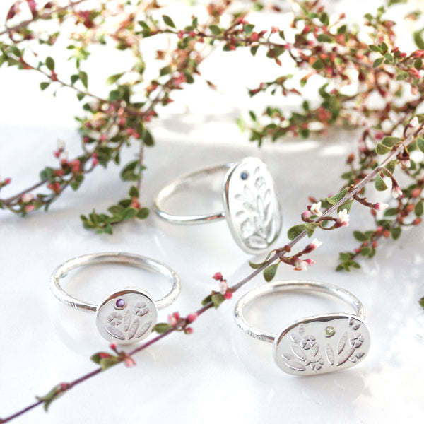 Sterling silver floral signet ring - Mini Meadow Ring