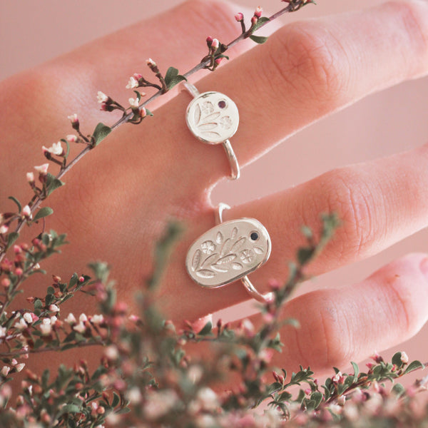 Sterling silver floral signet ring - Mini Meadow Ring